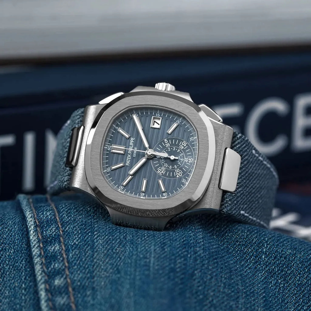 Montre Patek Philippe Nautilus pour homme, cadran bleu et bracelet en denim