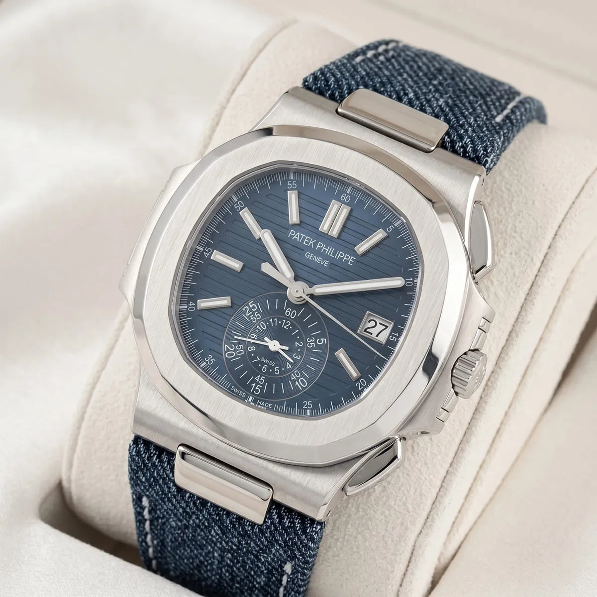 Montre Patek Philippe Nautilus pour homme, cadran bleu et bracelet en denim