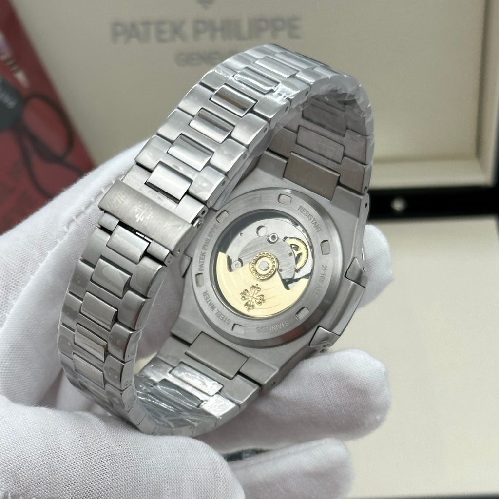Patek Philippe Nautilus à remontage automatique 41 mm Cadran bleu diamant