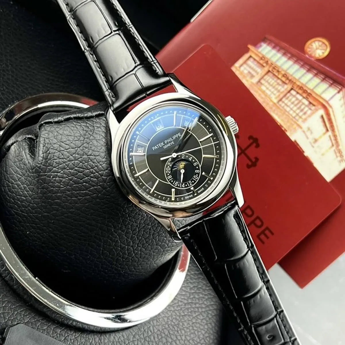 Montre Patek Philippe Nautilus 5726A pour homme, cadran noir et calendrier annuel