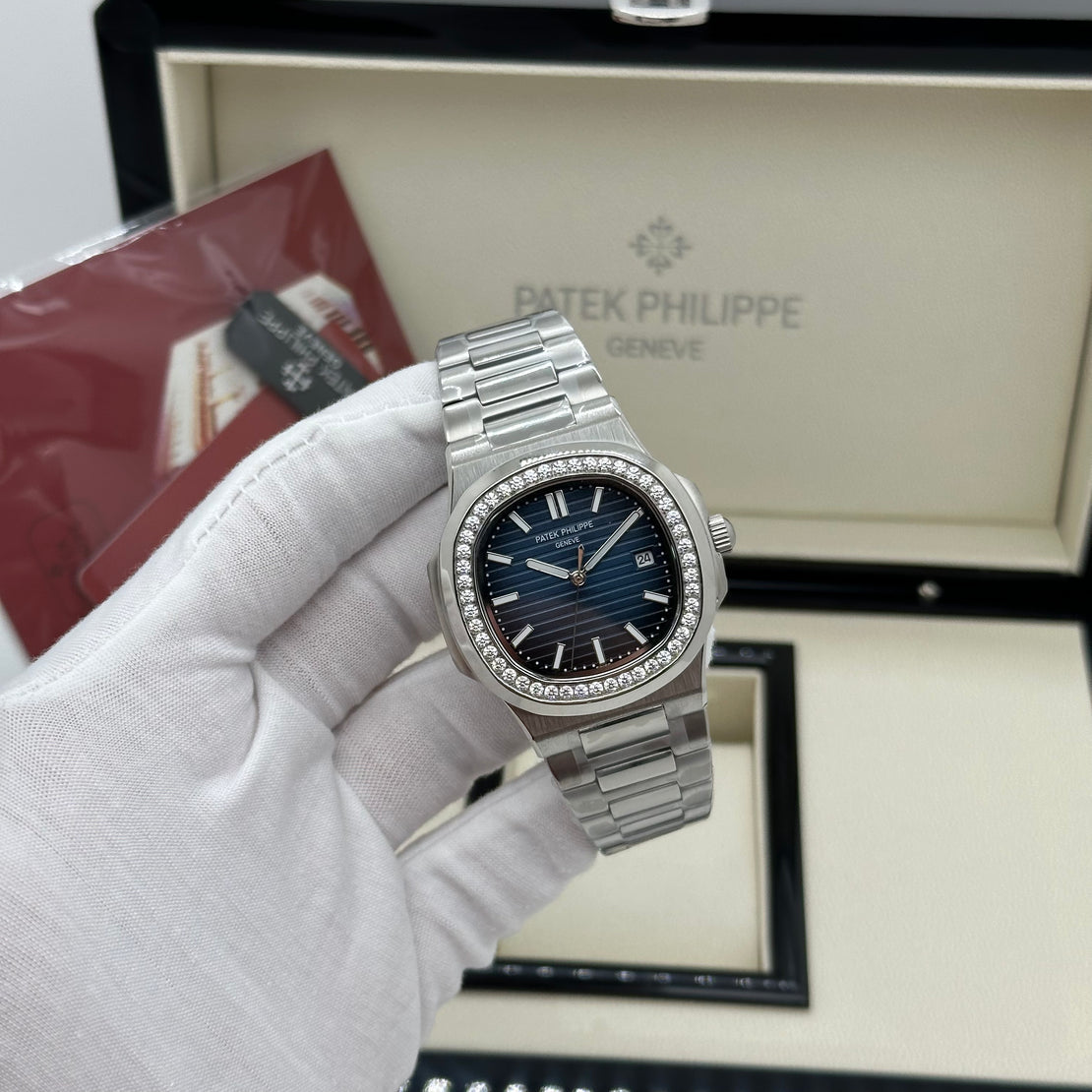 Patek Philippe Nautilus à remontage automatique 41 mm Cadran bleu diamant