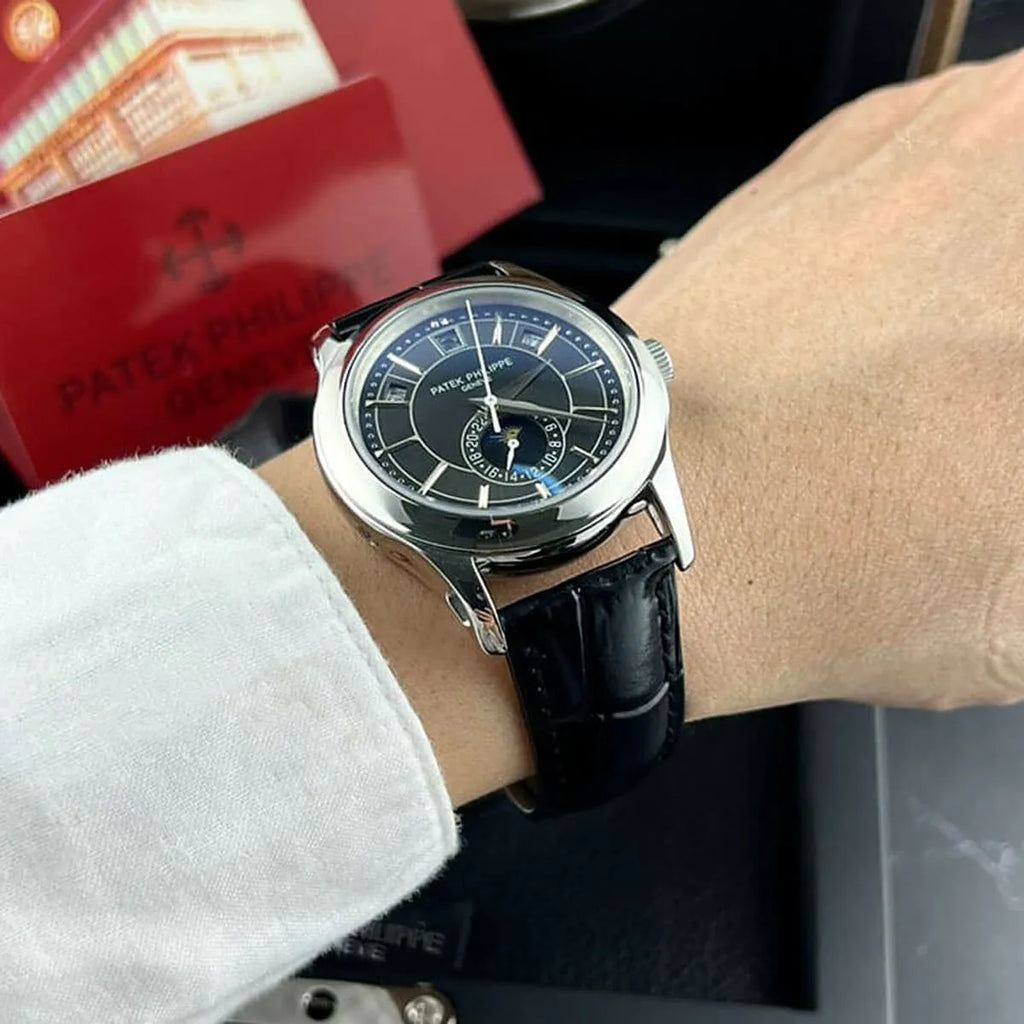 Montre Patek Philippe Nautilus 5726A pour homme, cadran noir et calendrier annuel