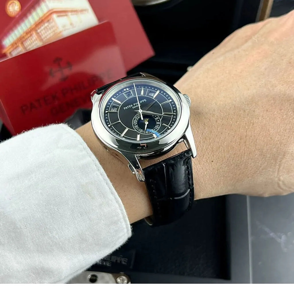 Montre Patek Philippe Nautilus 5726A pour homme, cadran noir et calendrier annuel