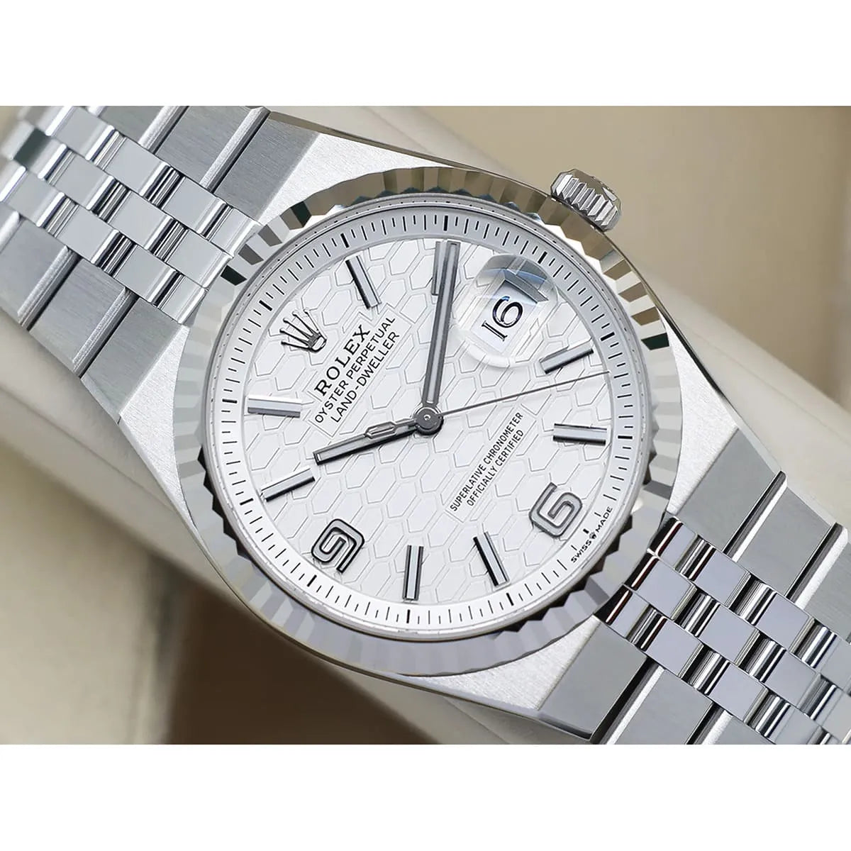Montre Rolex Land-Dweller pour homme, cadran blanc argenté à motif nid d'abeille