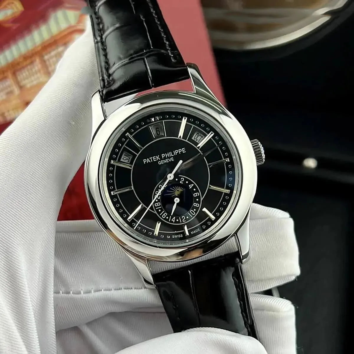 Montre Patek Philippe Nautilus 5726A pour homme, cadran noir et calendrier annuel