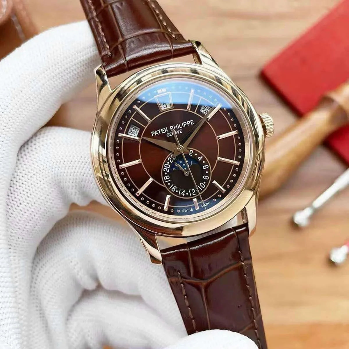 Montre Patek Philippe pour homme, calendrier annuel, phases de lune, cadran brun