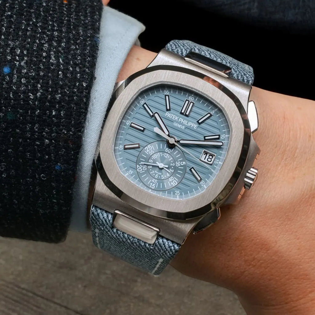 Montre Patek Philippe Nautilus pour homme, cadran bleu et bracelet en denim