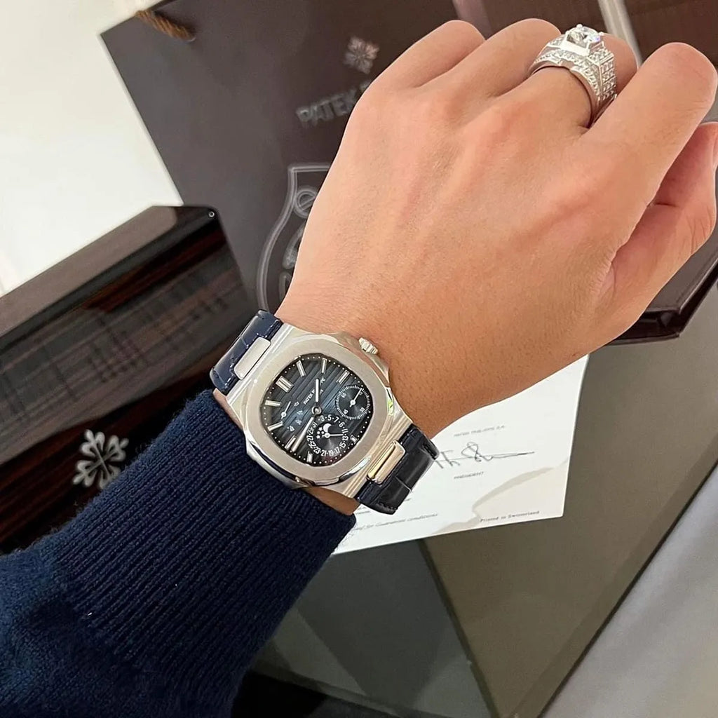 Montre Patek Philippe Nautilus pour homme, cadran bleu, phase de lune